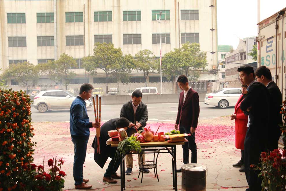 開年啦，開工大吉，祝大家狗年旺旺旺