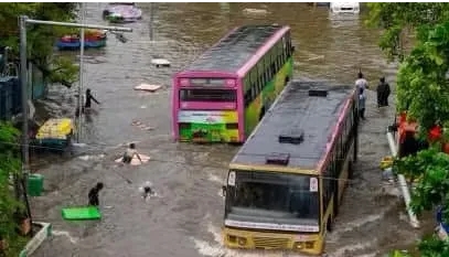 暴雨侵襲！印度大港面臨運(yùn)輸和清